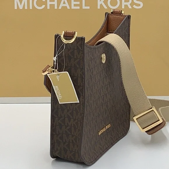 MICHAEL KORS Briley Small Logo Messenger Bag BROWN SIGNATURE COLOR - Picture 6 of 16